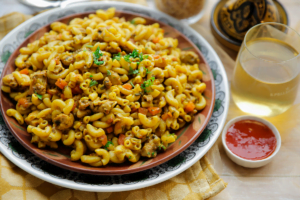 Macaroni met kippendijen