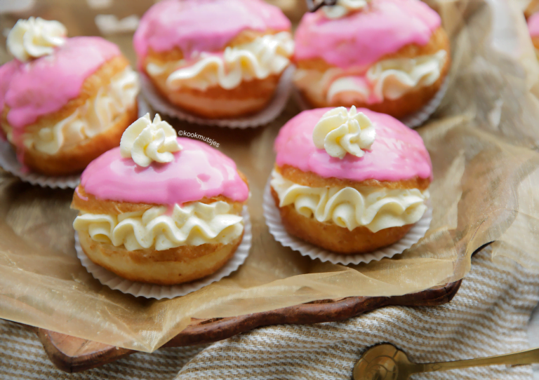 Oliebol tompouce