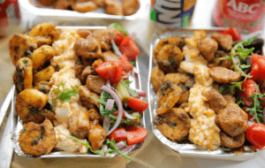 Aardappelschoteltjes met kip en garnalen