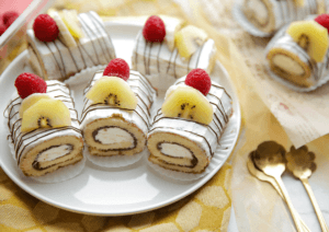 Banaan rolcake gevuld met room Kookmutsjes