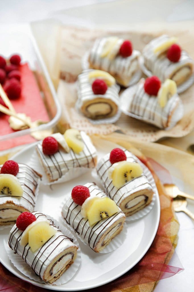 Banaan rolcake gevuld met room eindresultaat