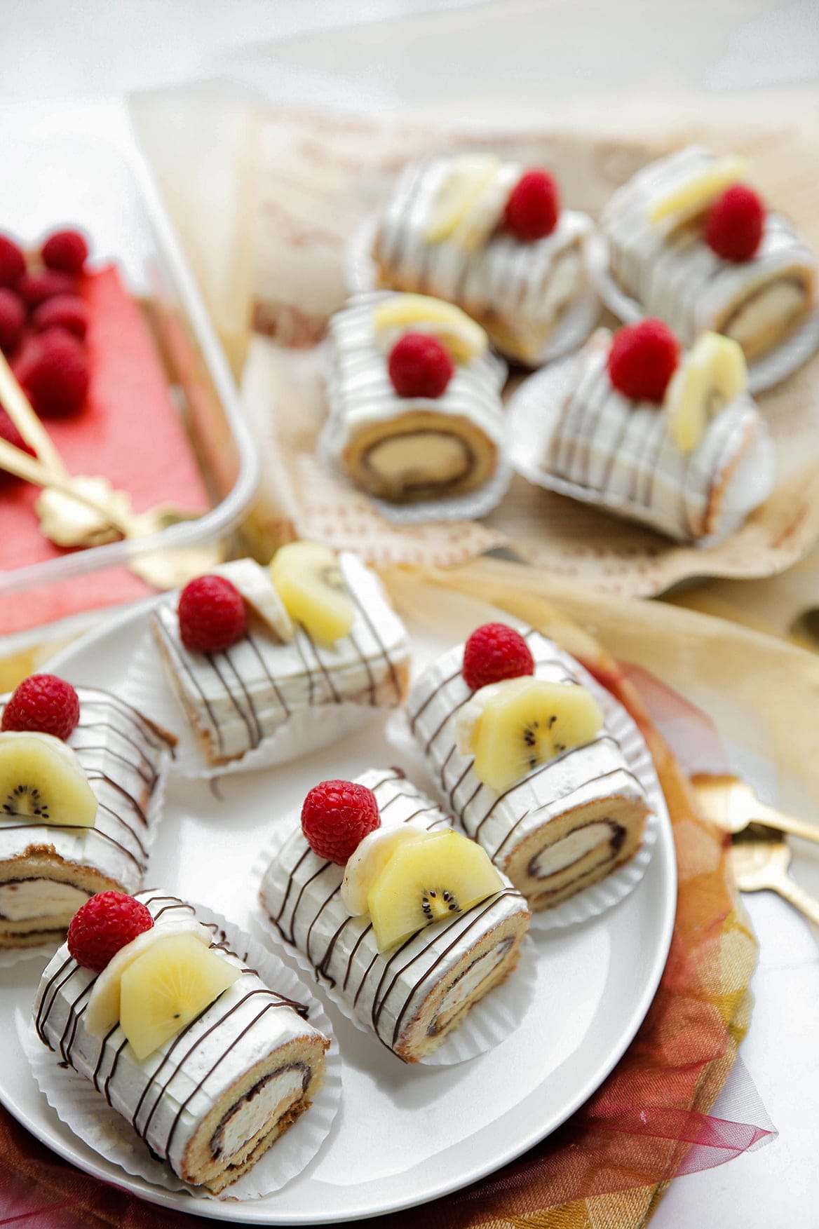 Banaan rolcake gevuld met room eindresultaat