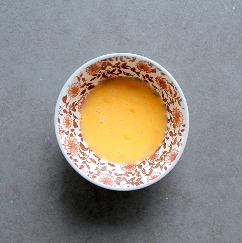 Eigeel klutsen in een kom