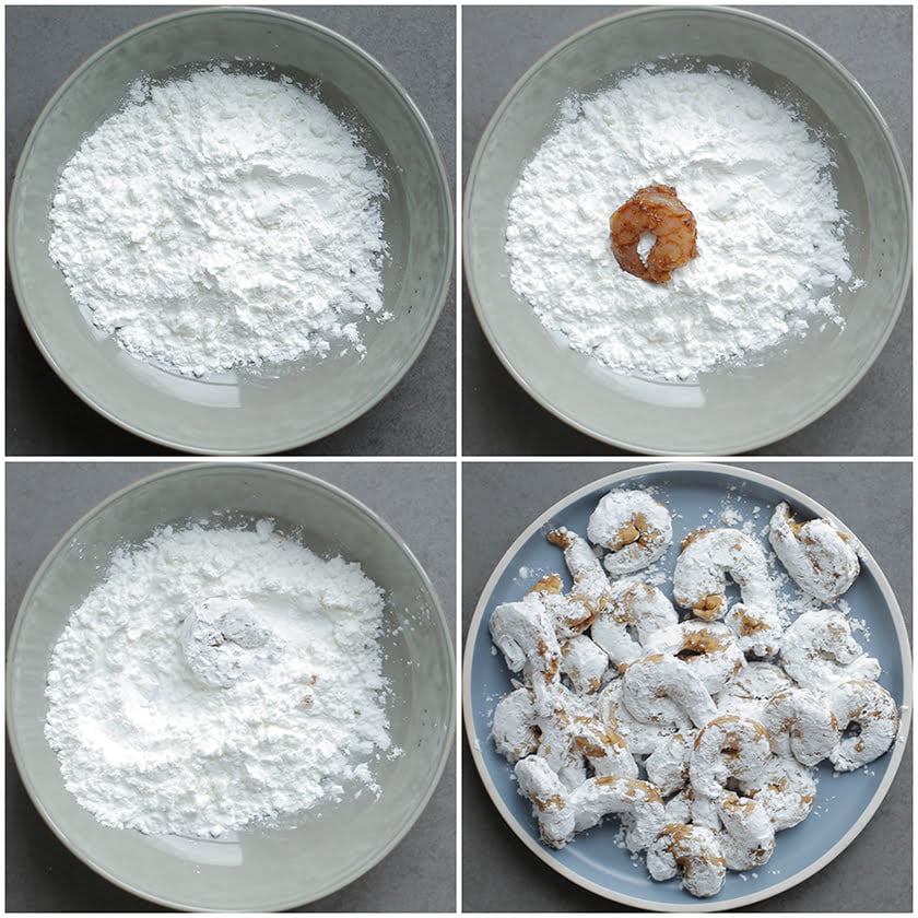 Garnalen door de maïzena wentelen