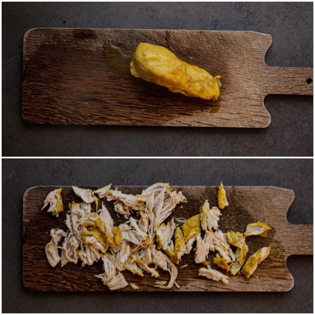 Schep voorzichtig de kipfilet uit de pan en snijd deze in stukken.