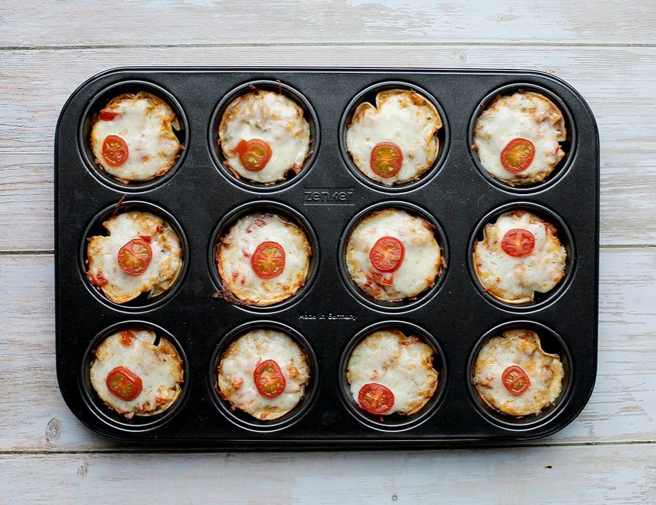 Tuna melt cups gaar bakken in de oven