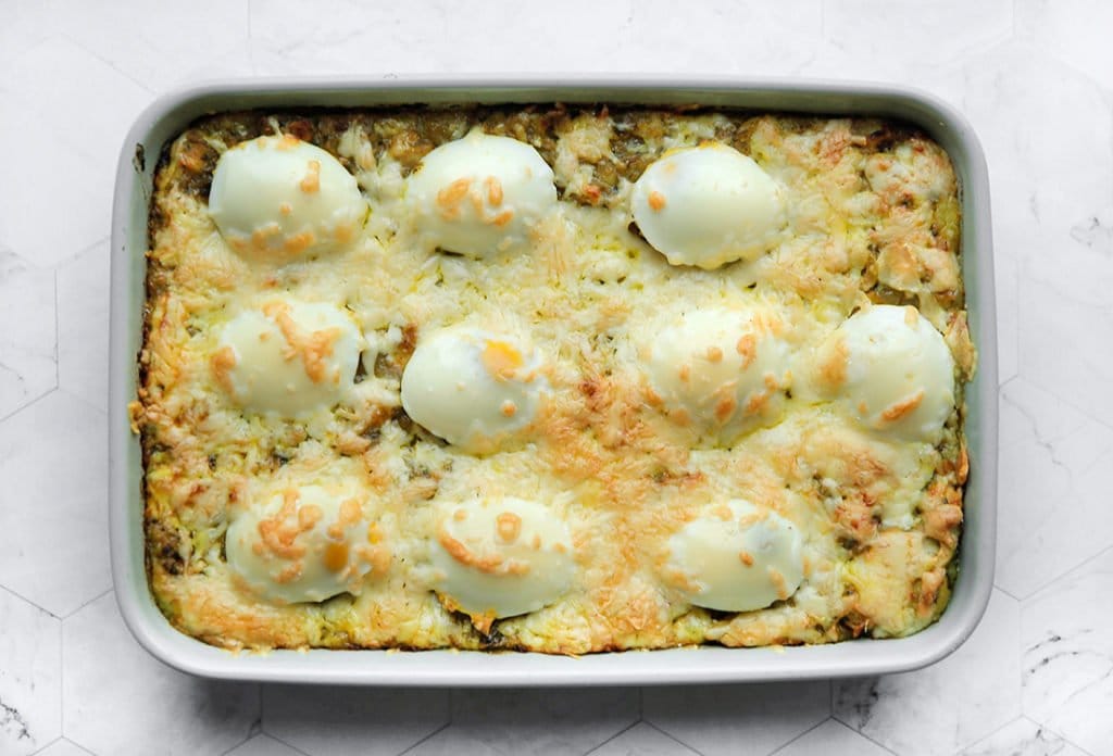 Leg de ovenschotel in een voorverwarmde oven op 220 ℃.  Bak 10-15 minuten of tot de kaas is gesmolten.