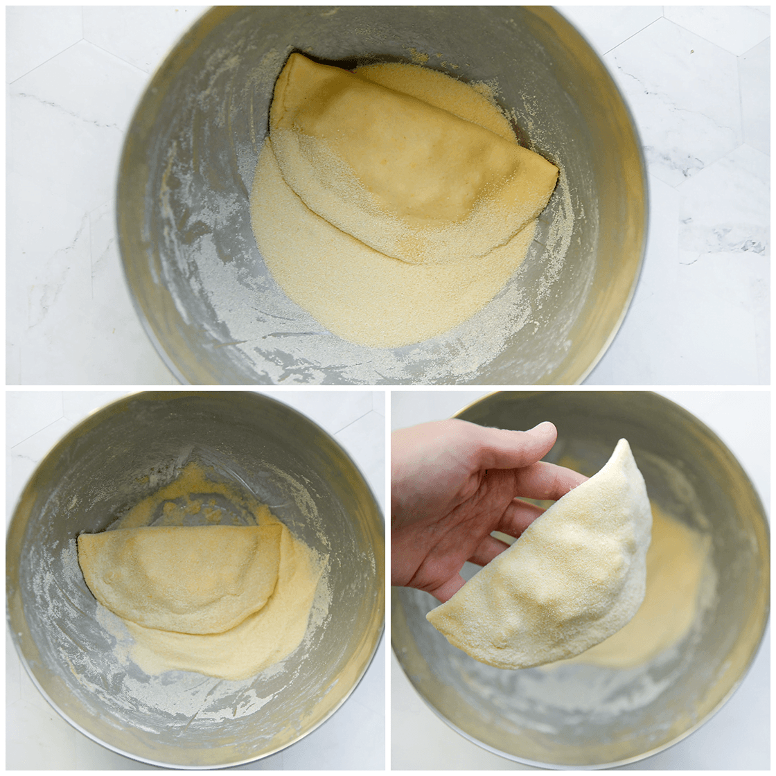 Deeg door het fijne griesmeel halen