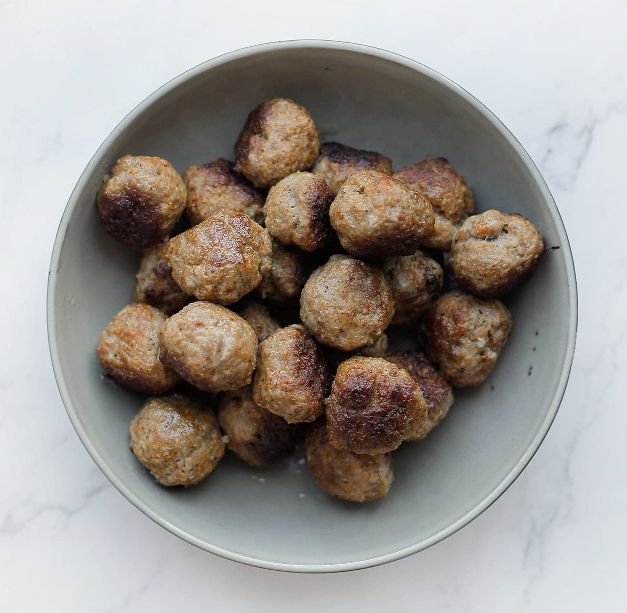 Gehaktballen in een kom