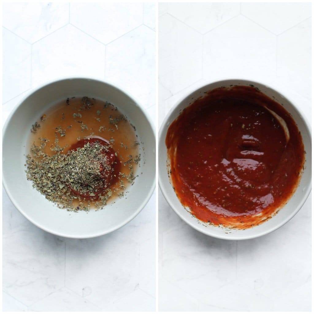 Doe de tomatenpuree, het water en de Italiaanse kruiden in een kom. Meng goed.