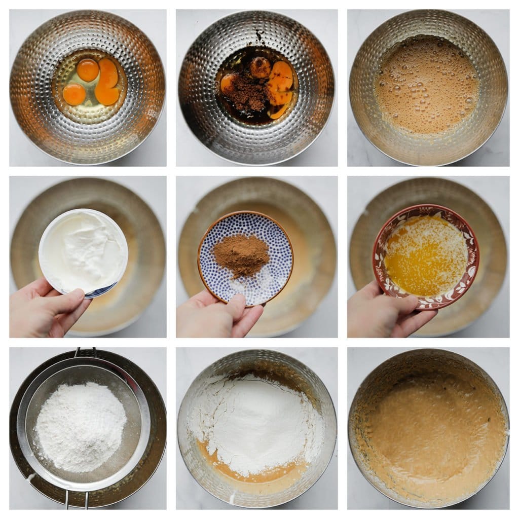 Breek de eieren boven een kom. Voeg de honing en donkerbruine basterdsuiker toe. Mix 2-3 minuten. Voeg de yoghurt, kaneelpoeder en gesmolten roomboter toe. Mix goed. Zeef de bloem en het bakpoeder boven de kom. Mix tot een geheel.