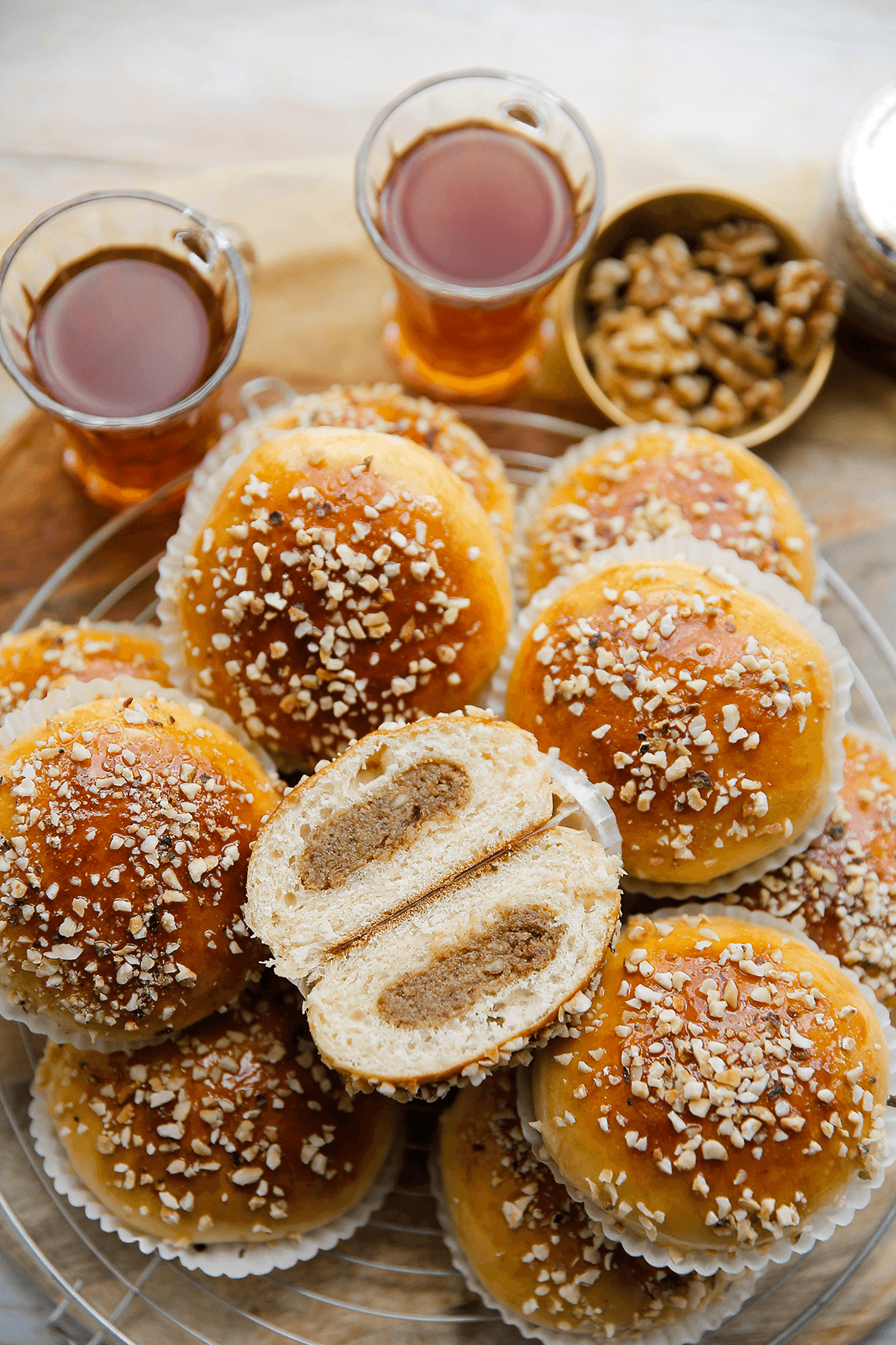 Gevulde walnotenbroodjes Kookmutsjes