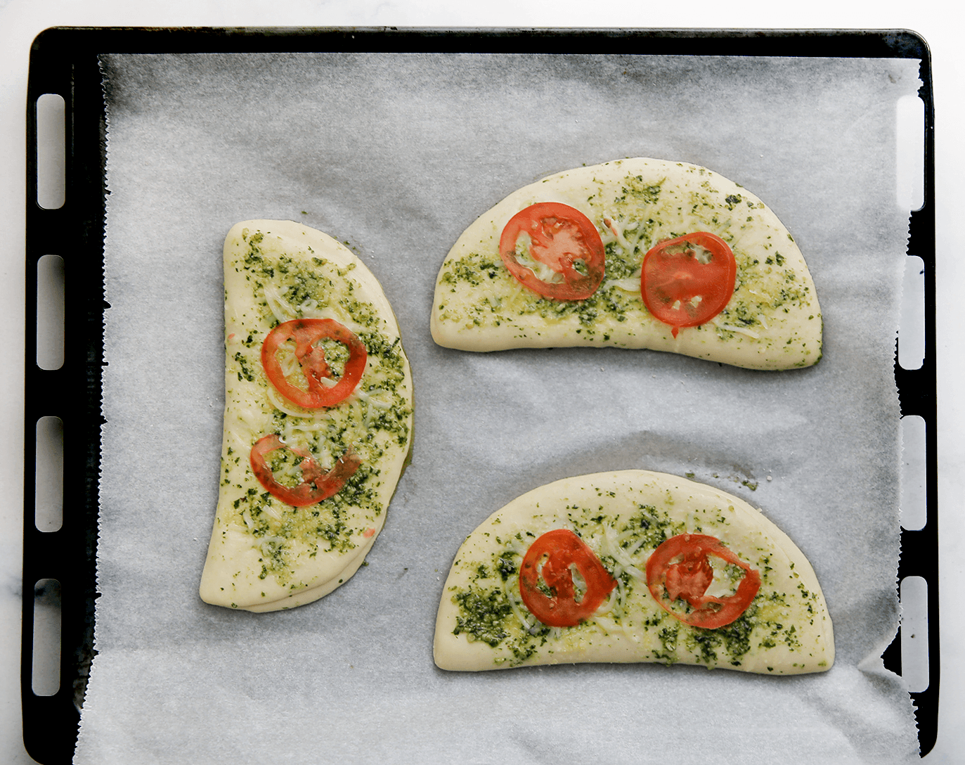 Pesto broodjes laten rijzen tot in omvang is verdubbeld