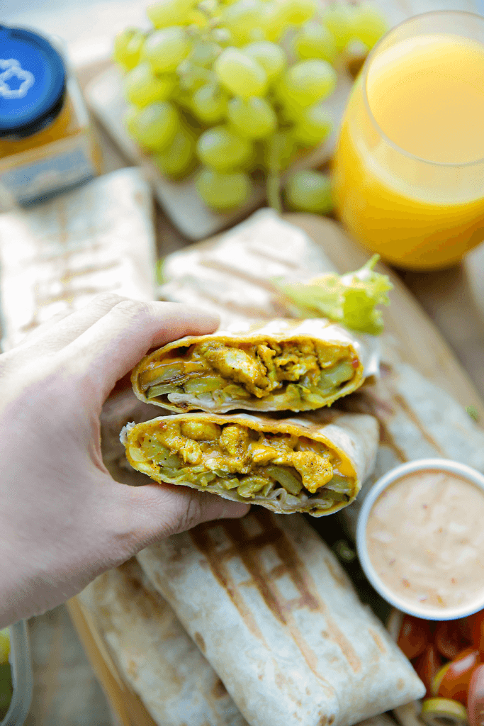 Wrap gevuld met kip en saus eindresultaat