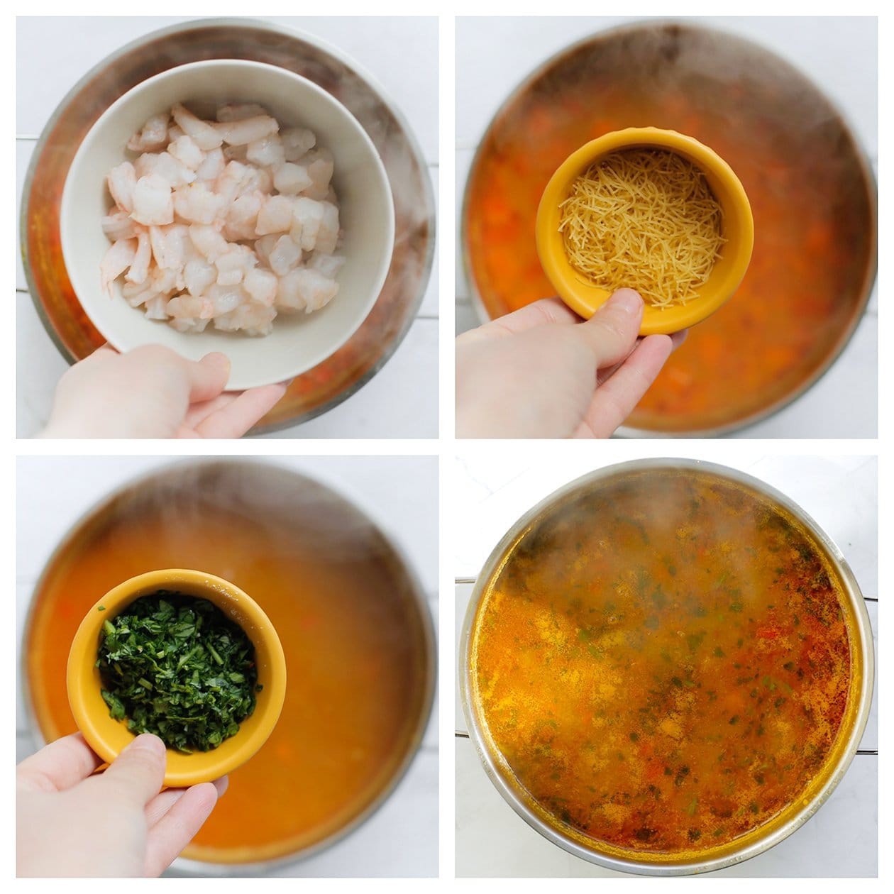 Garnalen, vermicelli en peterselie meekoken