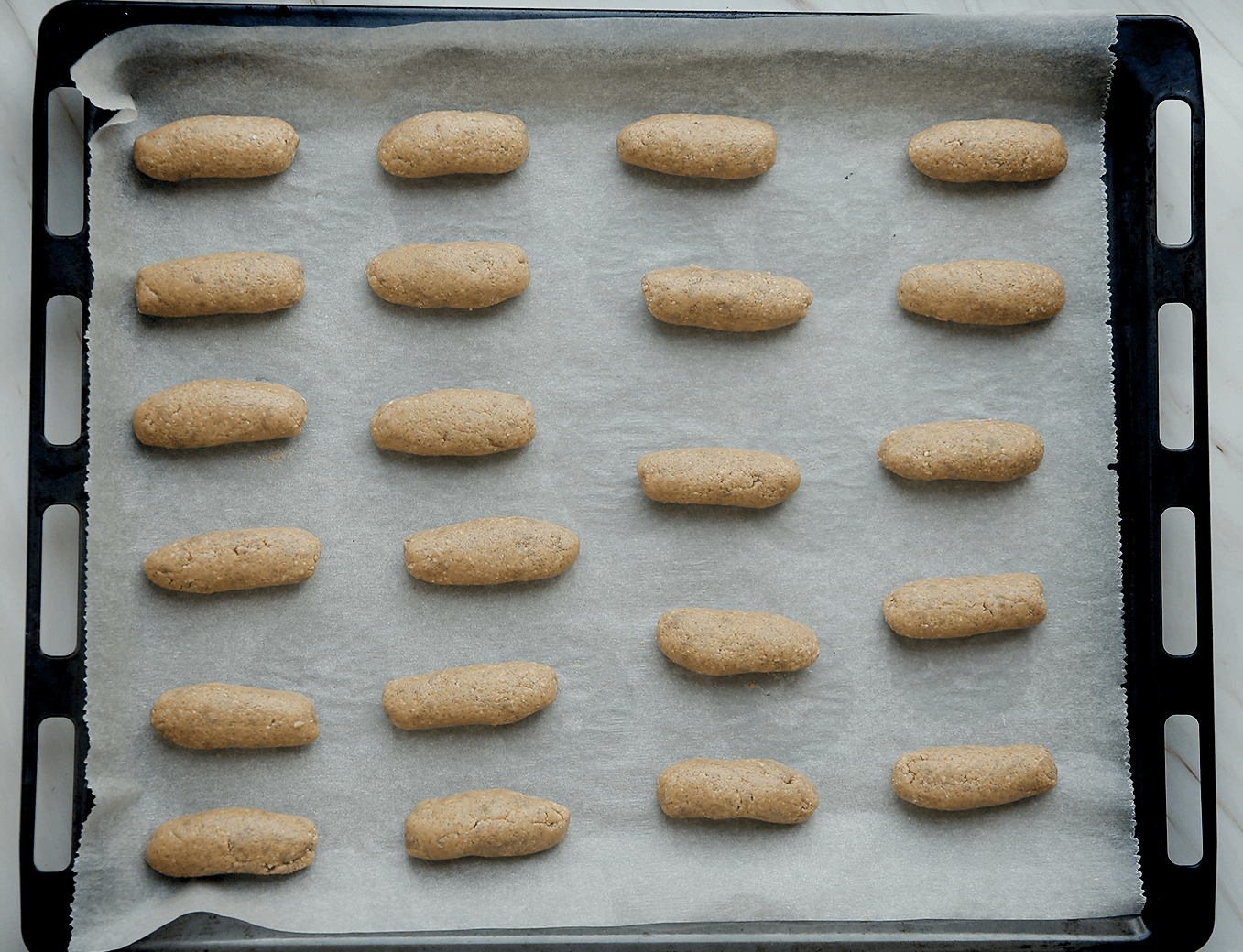 Koekjes vormen tot de gewenste vorm