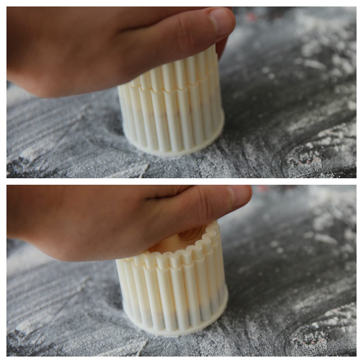 Koekjesdeeg in een koekjesuitsteker fijndrukken