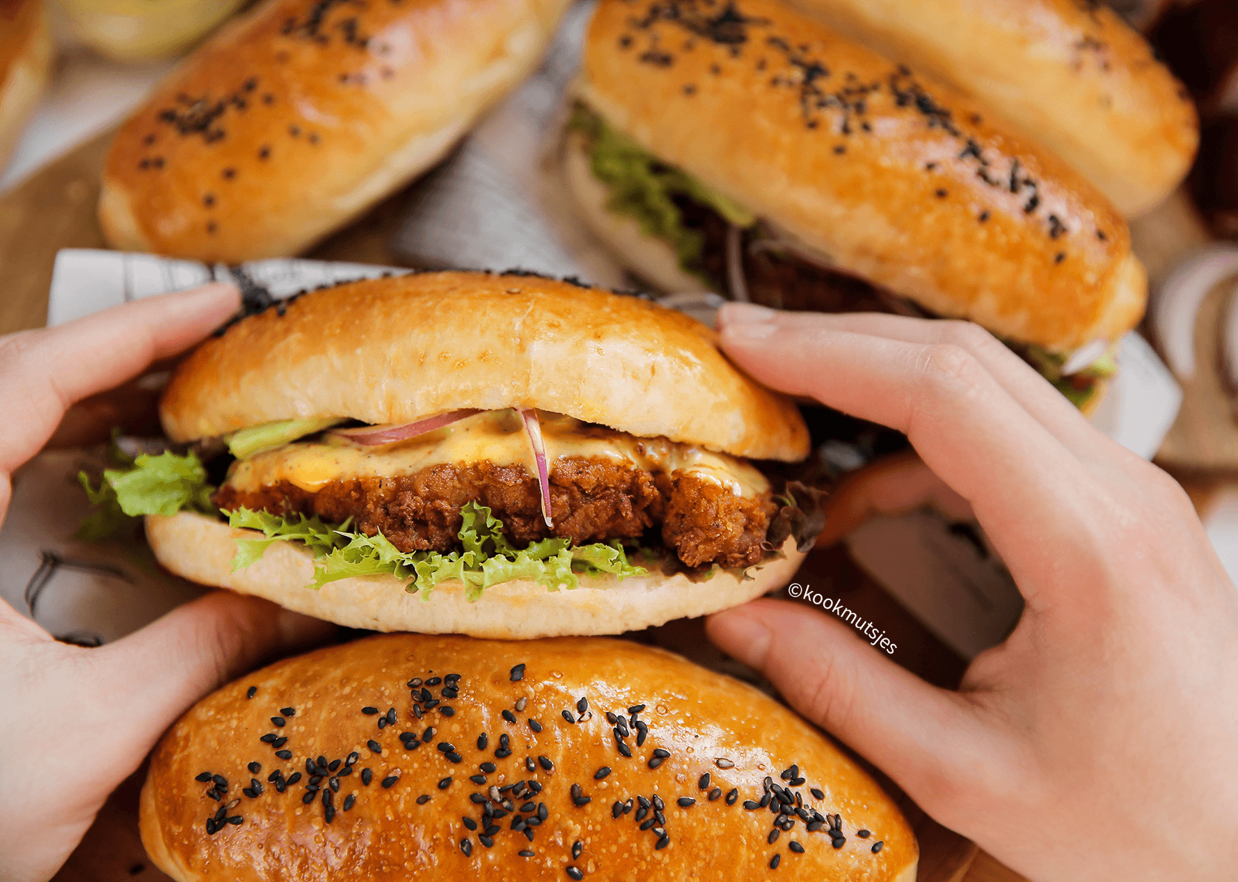 Krokante kipburger met honing mosterdsaus Kookmutsjes