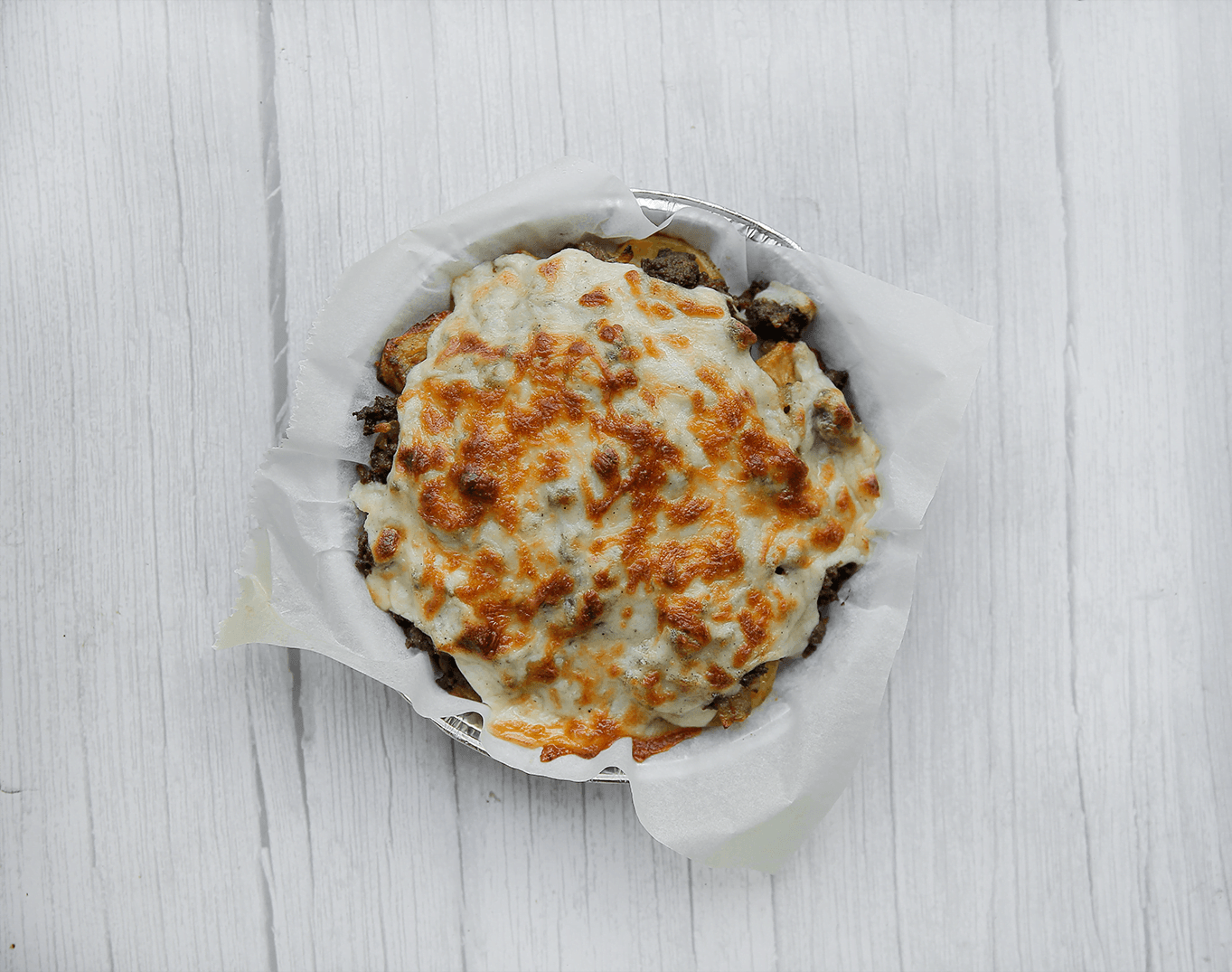 Gehaktschotel met bechamelsaus goudbruin bakken in de oven