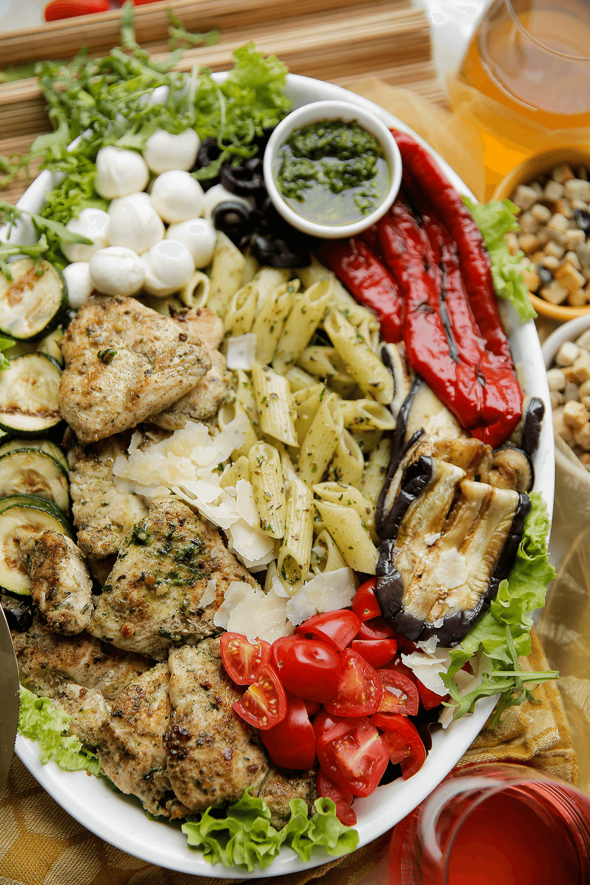 Pastasalade met kippendijen eindresultaat