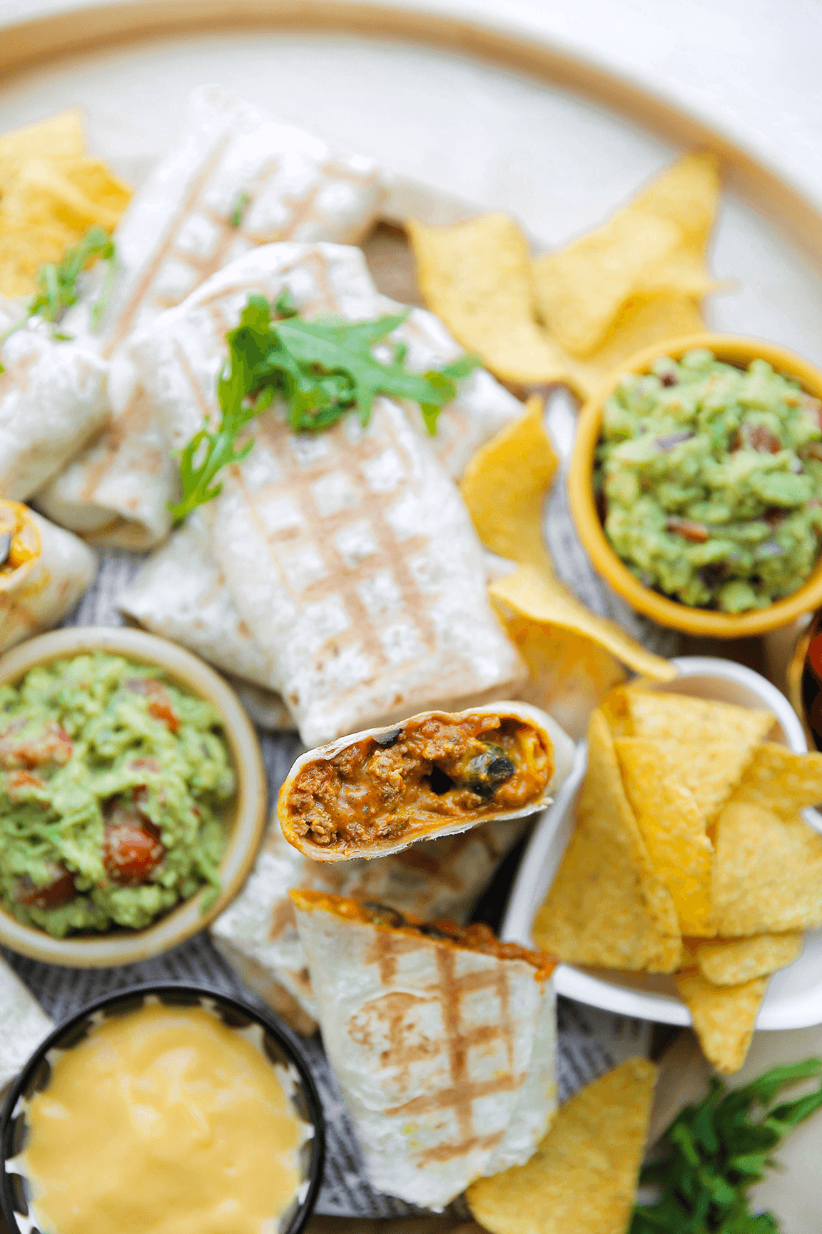 Wraps gevuld met gehakt en kaassaus eindresultaat