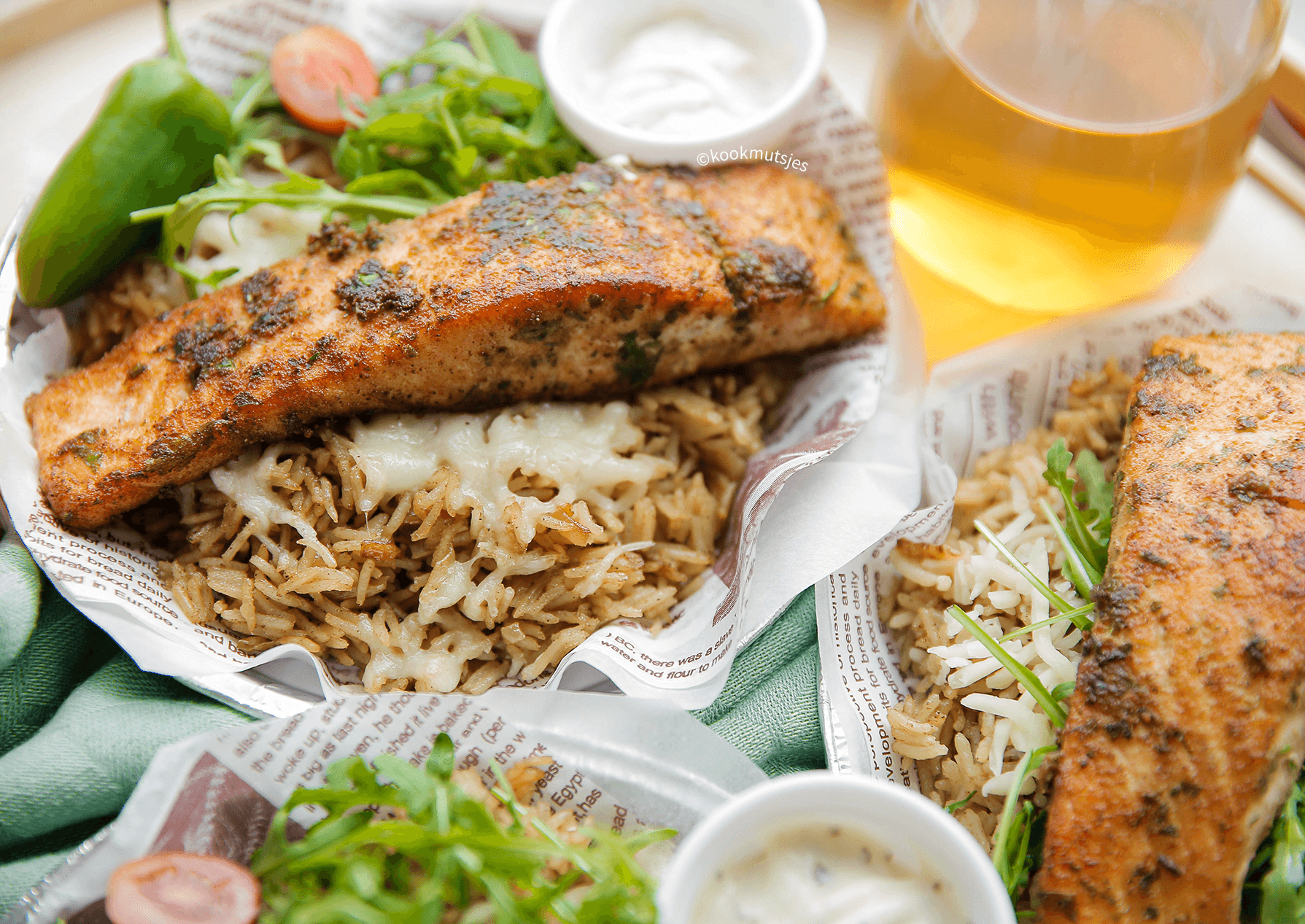 Rijst met gebakken ui en zalm