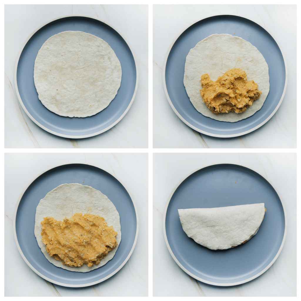 Neem een kleine tortilla wrap. Schep het aardappelmengsel erop (80 gram) en vouw dicht