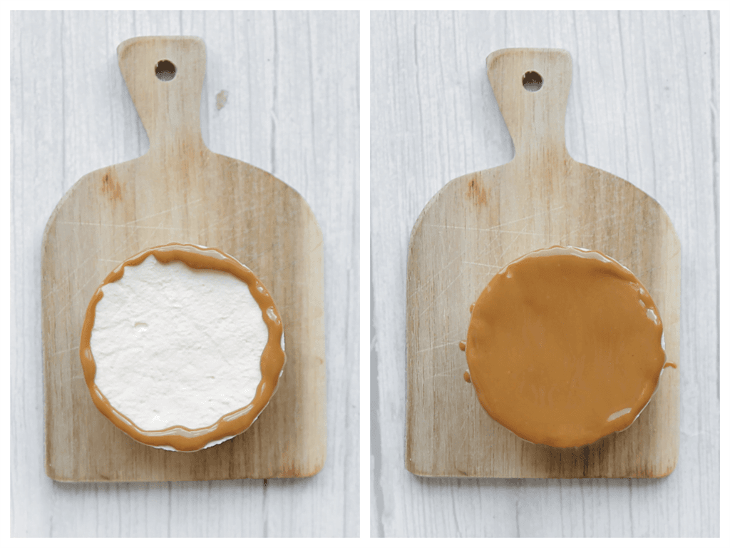 Haal de speculooscheesecakes uit de koelkast/vriezer. Spuit er een laagje van het speculoospasta op en maak een drip effect.