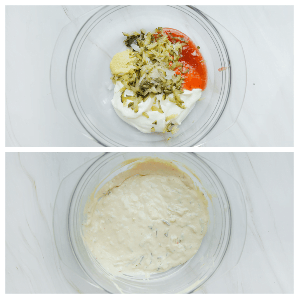 Doe de mayonaise, chilisaus, mosterd, geraspte augurk en geraspte ui in een kom. Meng goed.