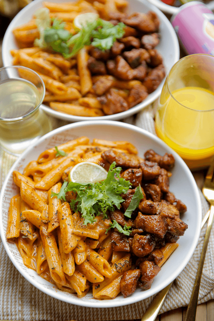 Penne met sticky kippendijen eindresultaat
