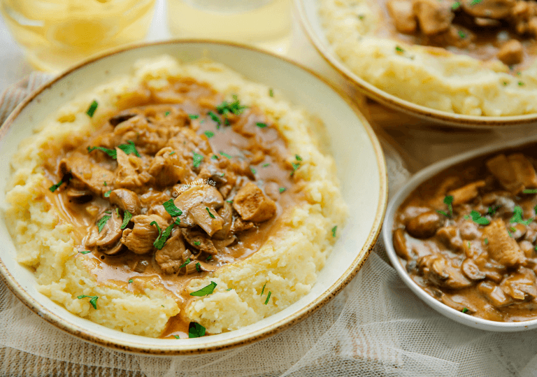 Aardappelpuree met kip in champignonsaus