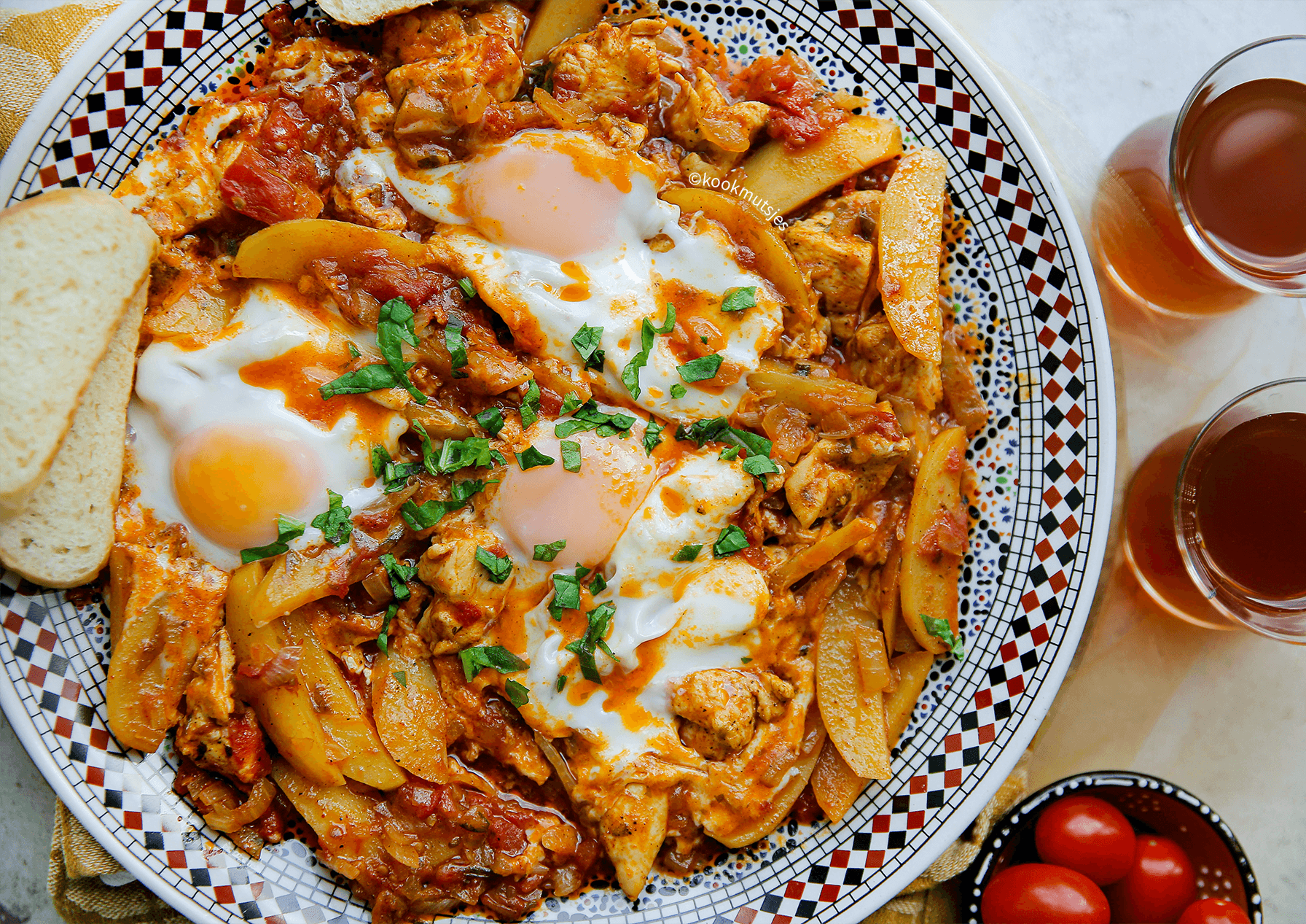 Aardappels met kip in tomatensaus