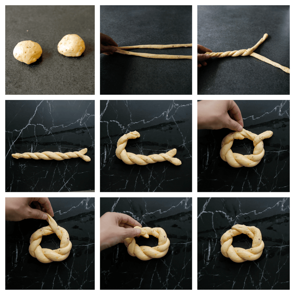 Neem twee stukken deeg en rol deze uit tot lange slierten. Knijp met je vingers het uiteinde van de twee slierten samen zodat het vastplakt. Draai één sliert steeds om de ander heen, totdat je niet meer verder kan. Plak ze vast aan elkaar zodat het een mooie ronde ring wordt. Leg het gevormde deeg meteen op een bakplaat met bakpapier.
