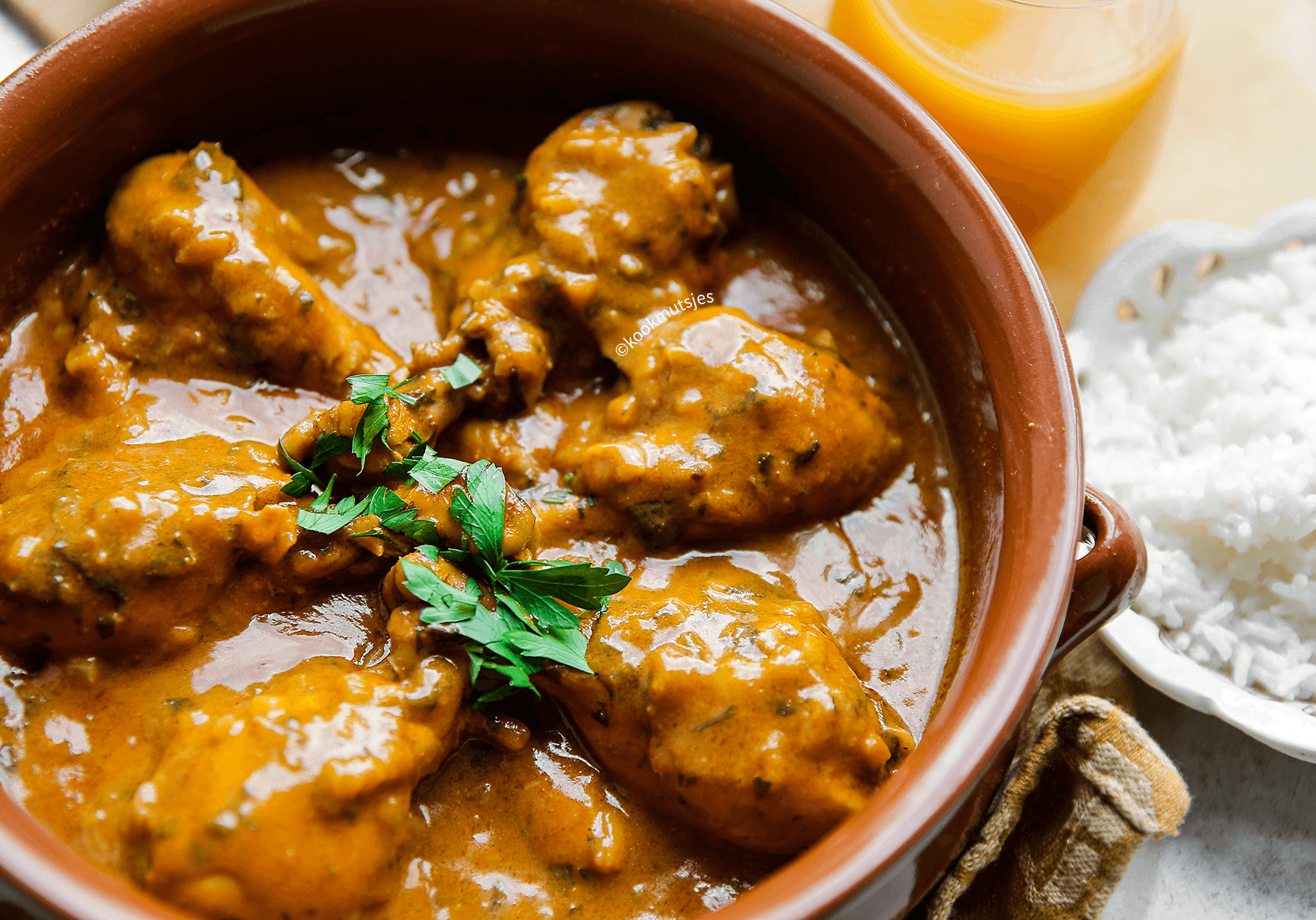 Kippenpoten in currysaus Kookmutsjes