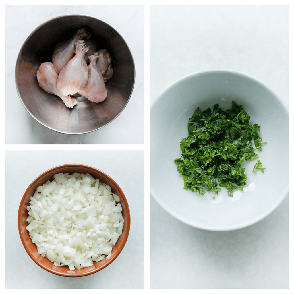 Ontvel de kippenpoten. Pel en snipper de gele ui. Hak de peterselie fijn.
