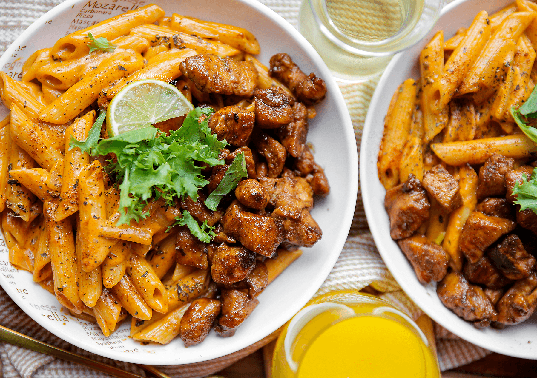 Penne met sticky kippendijen Kookmutsjes