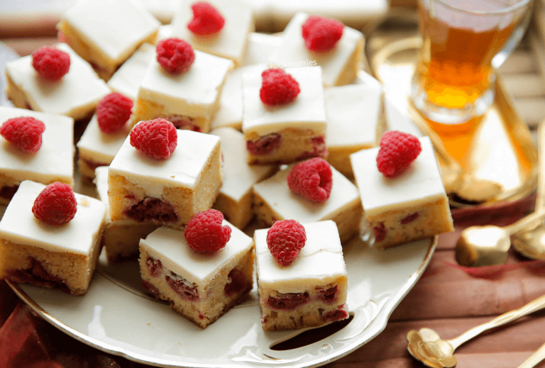 Witte chocolade blondies met frambozen