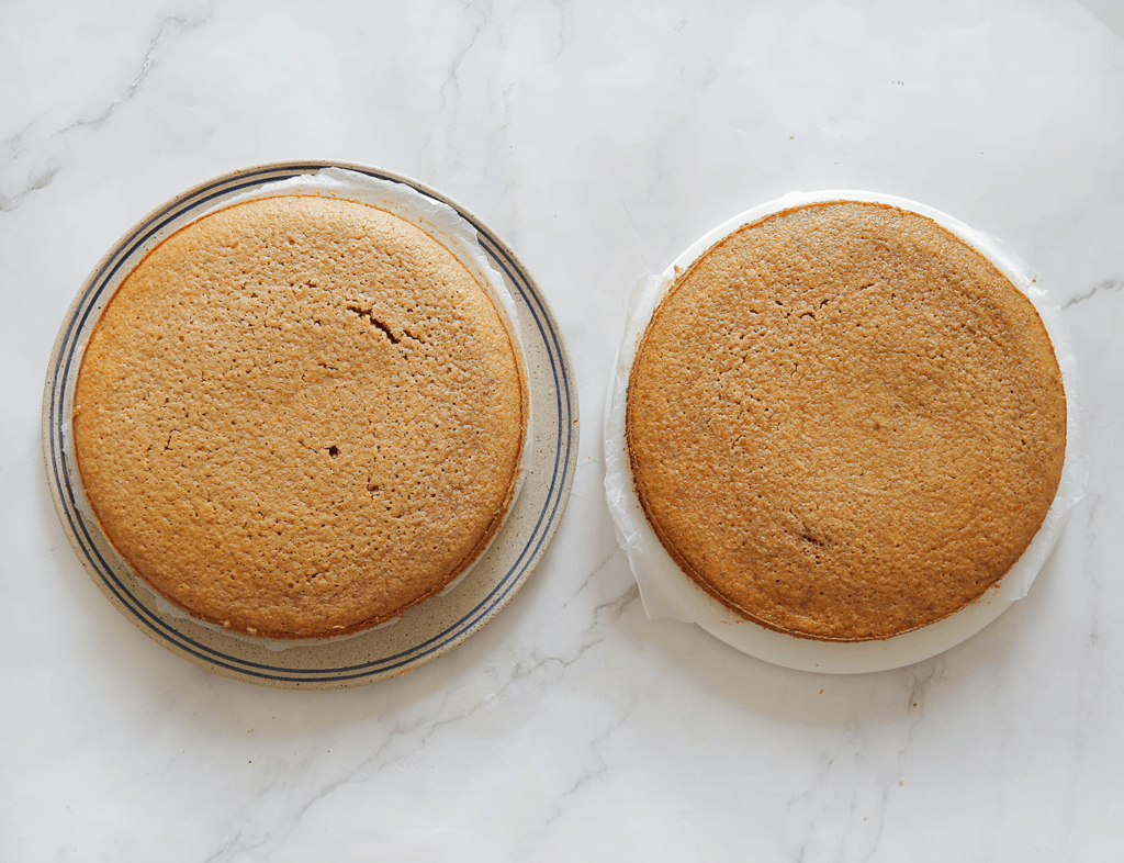 Laat de wortelcakes volledig afkoelen.