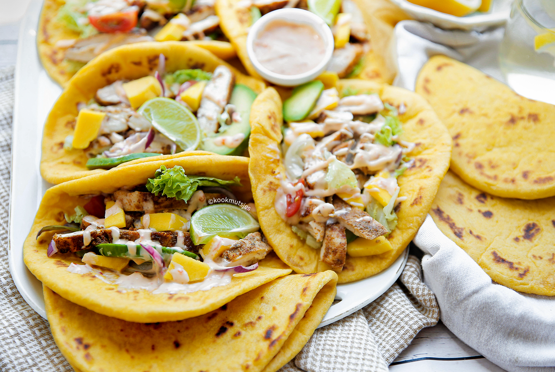 Zoete aardappelwraps met kip