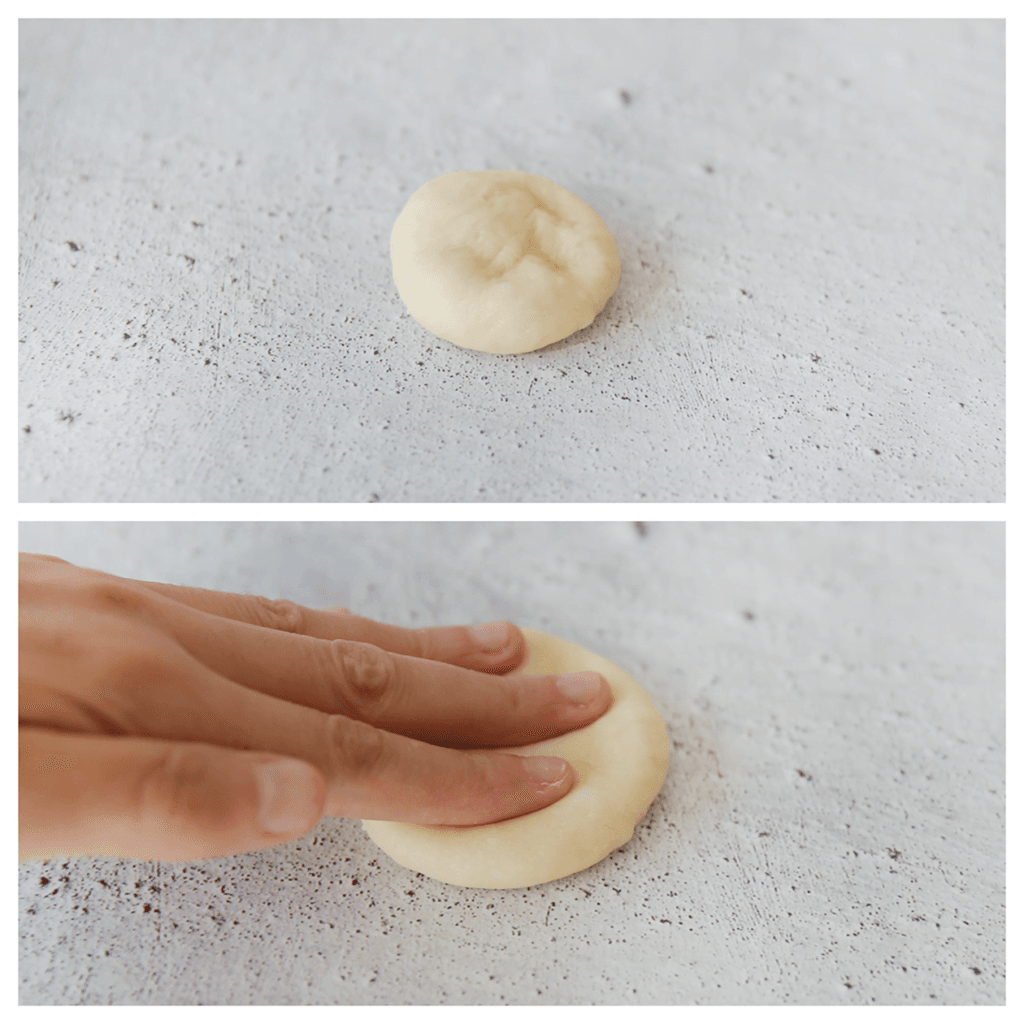 Neem een bolletje deeg en druk een beetje plat.