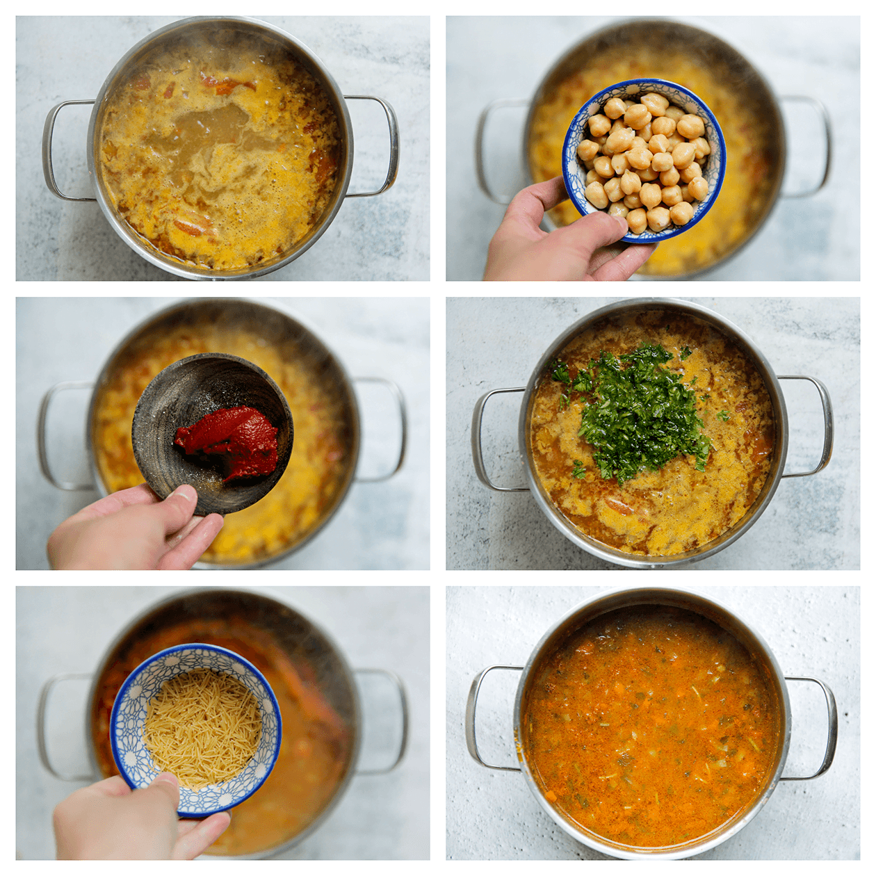 Kikkererwten, tomatenpuree, peterselie en vermicelli toevoegen