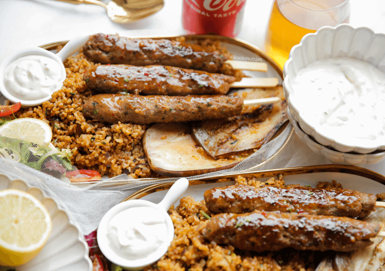 Bulgur met kofte spiesjes