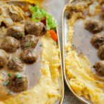 Gehaktballen in jus met aardappelpuree Kookmutsjes