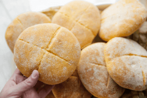 Griesmeelbroodjes Kookmutsjes