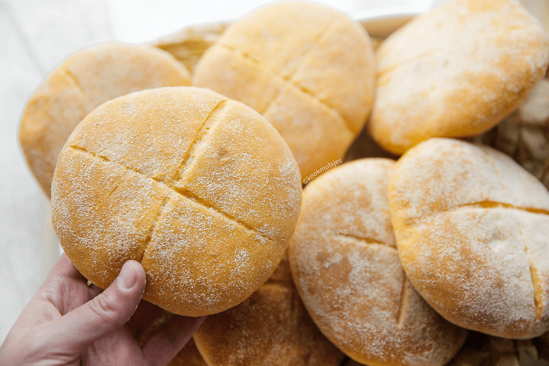 Griesmeelbroodjes Kookmutsjes