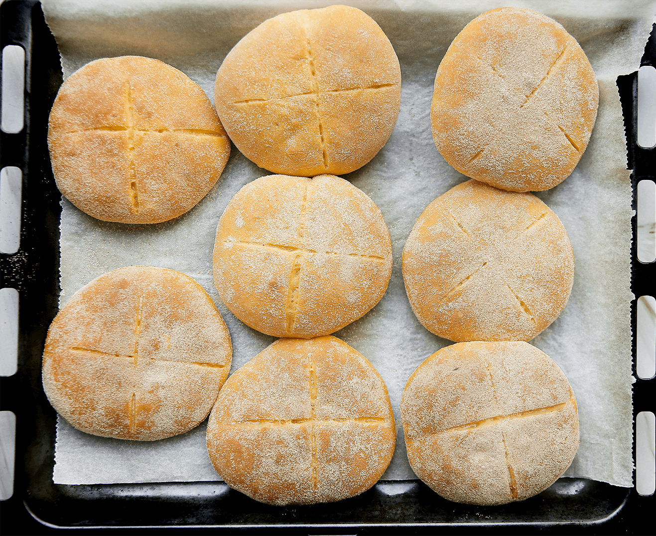Griesmeelbroodjes bakken in de oven