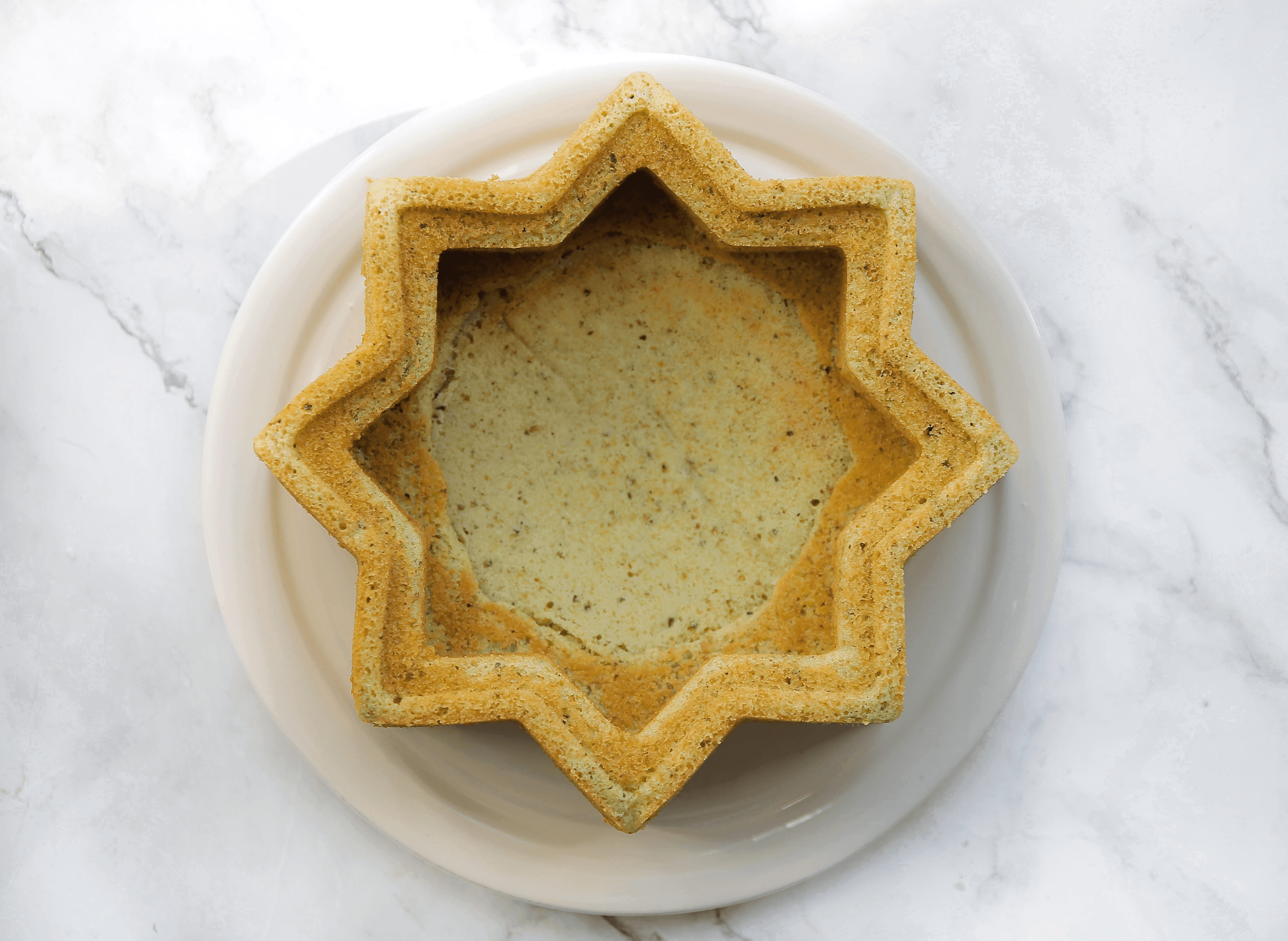 Pistachecake in andalus vorm laten afkoelen