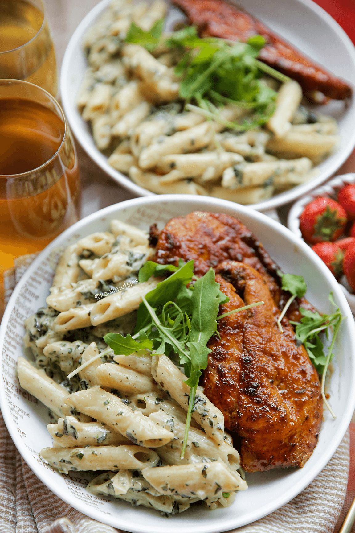 Sticky kipfilet met penne in roomsaus Kookmutsjes