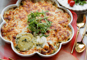 Aardappelschotel met saus Kookmutsjes