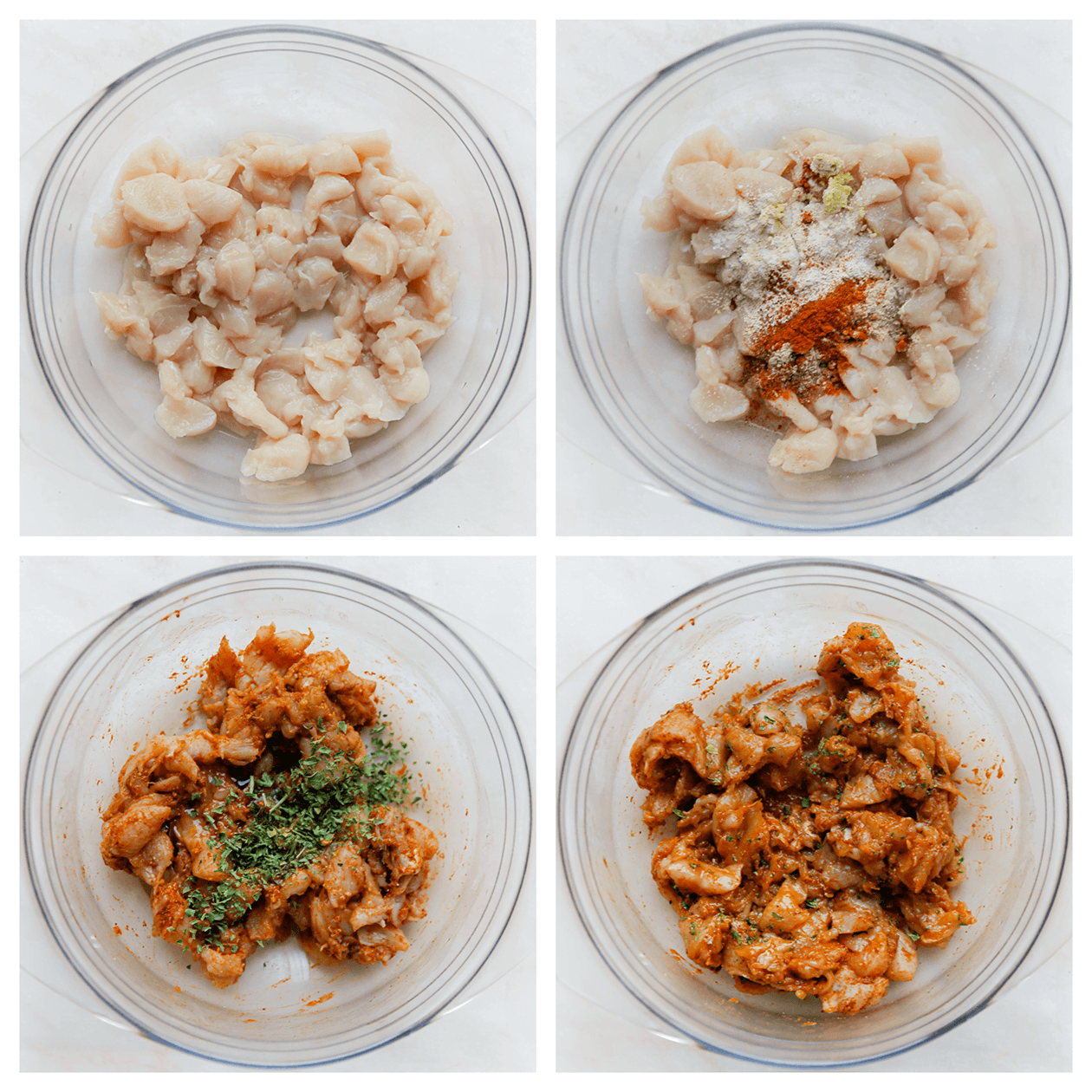 Kip mengen met verse kruiden in een diepe kom